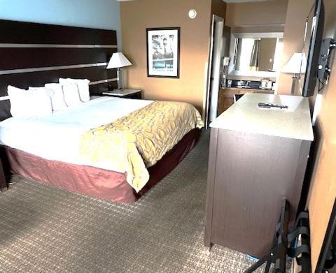 Baymont By Wyndham Gaffney Hotel Екстериор снимка