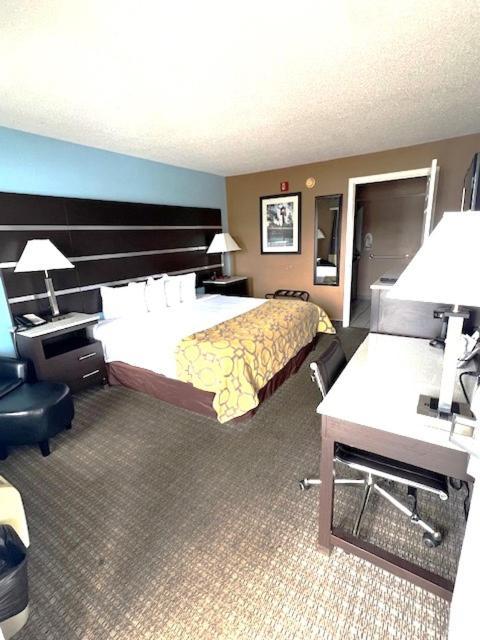 Baymont By Wyndham Gaffney Hotel Екстериор снимка